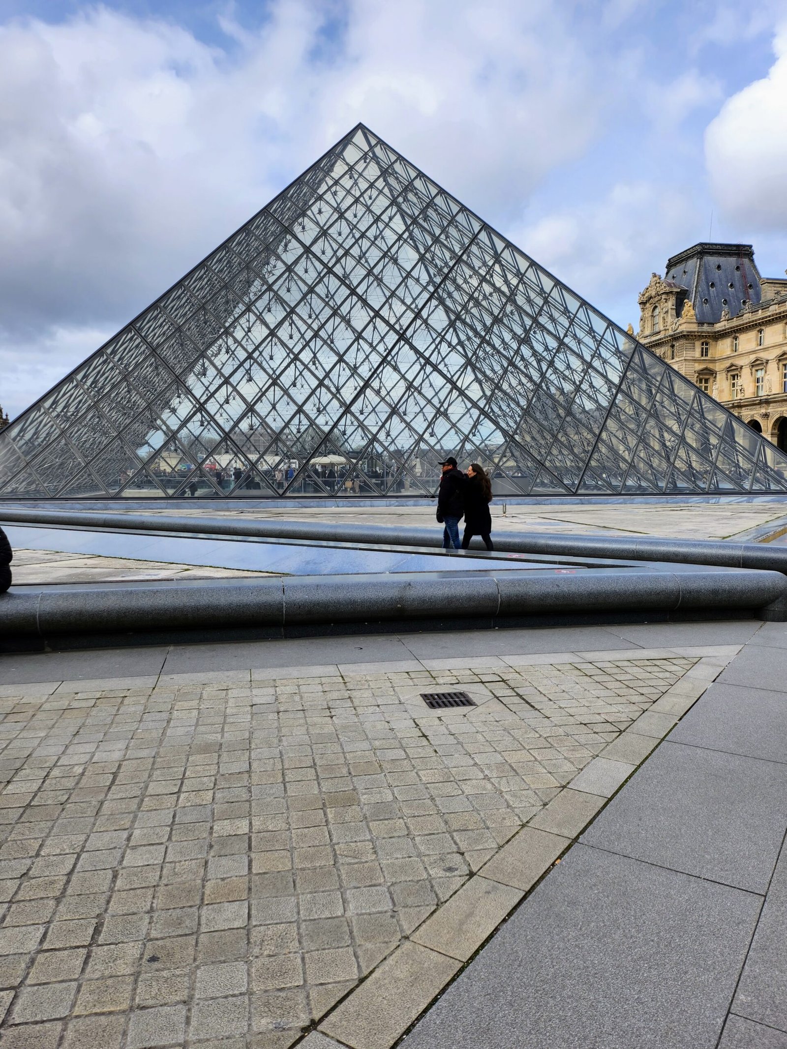 Solo Travel Tips: Safety, Planning, and Confidence for Your First Trip